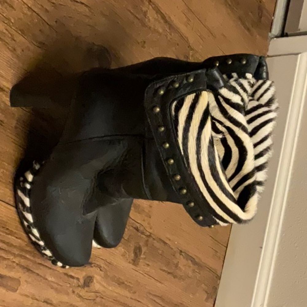 Boots - Picture 2 of 3